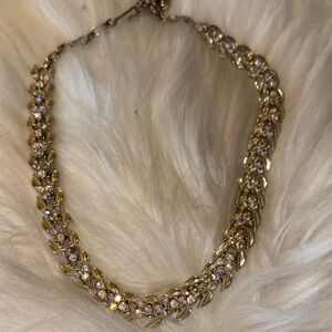 Elegant crystal vintage necklace